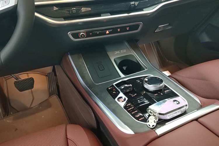 Used BMW X5 2023 xDrive 30Li M Sport Package Gear Lever