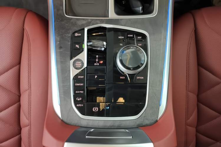 Used BMW X5 2023 xDrive 30Li Luxury M Sport Package Gear Lever