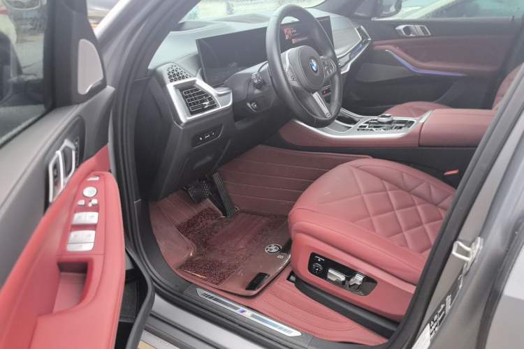 Used BMW X5 2023 xDrive 40Li M Sport Package Interior 2