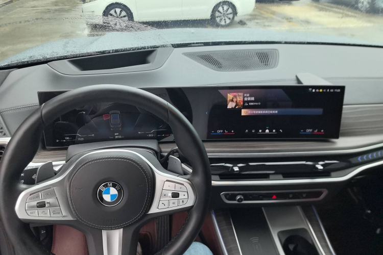Used BMW X5 2023 xDrive 40Li M Sport Package Interior 3
