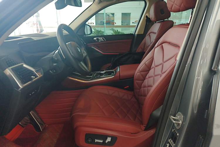 Used BMW X5 2023 xDrive 30Li Luxury M Sport Package Left Front Seat