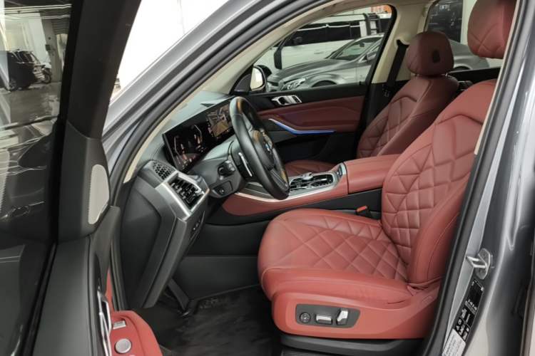 Used BMW X5 2023 xDrive 30Li Luxury M Sport Package Left Front Seat