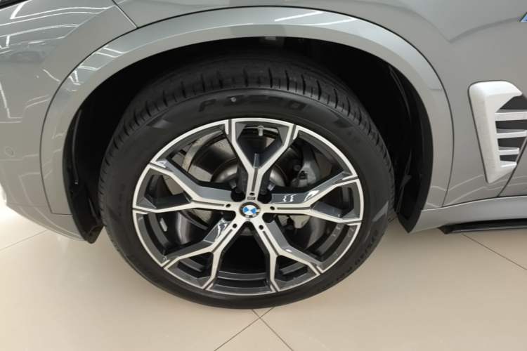 Used BMW X5 2023 xDrive 30Li Luxury M Sport Package Left Front Wheel Hub