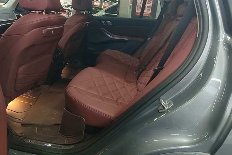 Used BMW X5 2023 xDrive 30Li M Sport Package Left Rear Seat