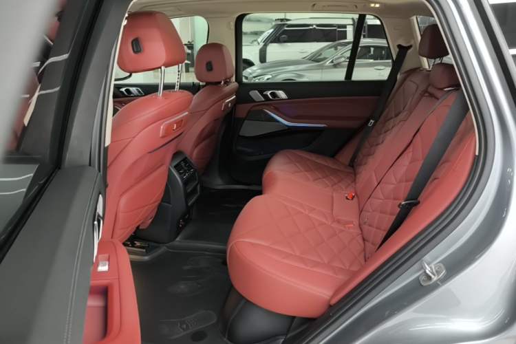 Used BMW X5 2023 xDrive 30Li Luxury M Sport Package Left Rear Seat