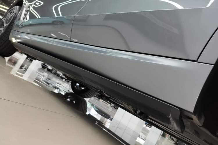Used BMW X5 2023 xDrive 30Li Luxury M Sport Package Left Side Sill