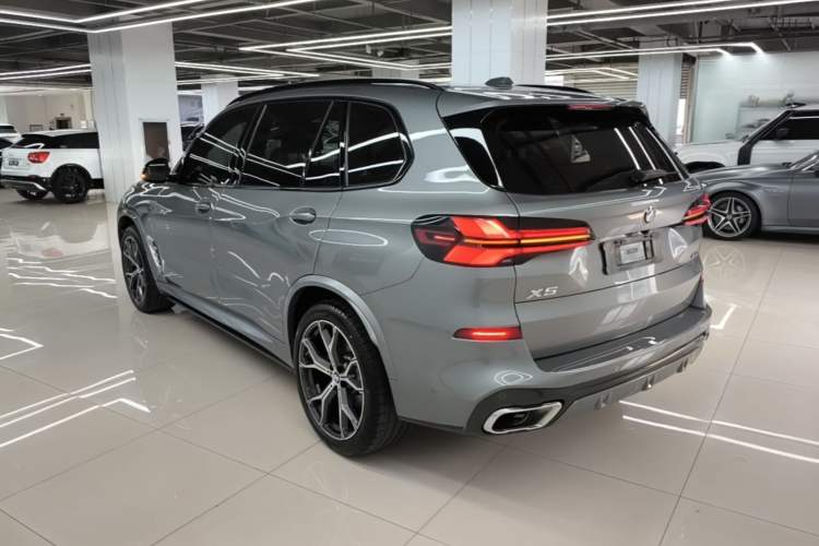 Used BMW X5 2023 xDrive 30Li Luxury M Sport Package Rear Left 45 Deg
