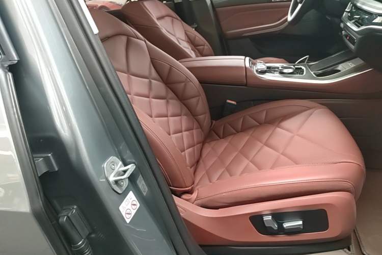 Used BMW X5 2023 xDrive 30Li M Sport Package Right Front Seat