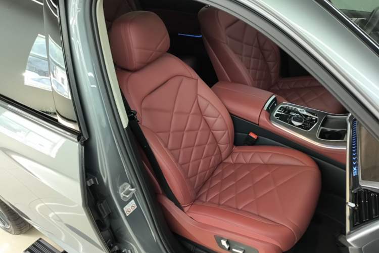 Used BMW X5 2023 xDrive 30Li Luxury M Sport Package Right Front Seat