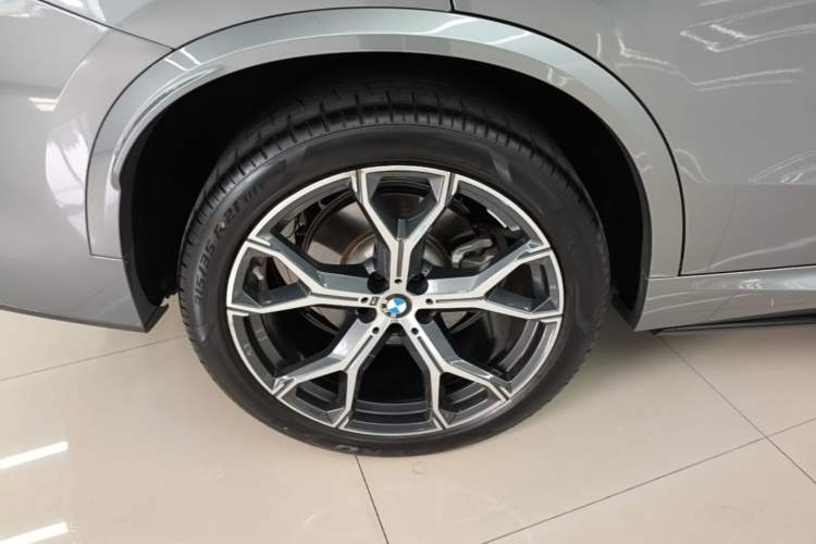 Used BMW X5 2023 xDrive 30Li Luxury M Sport Package Right Rear Wheel Hub