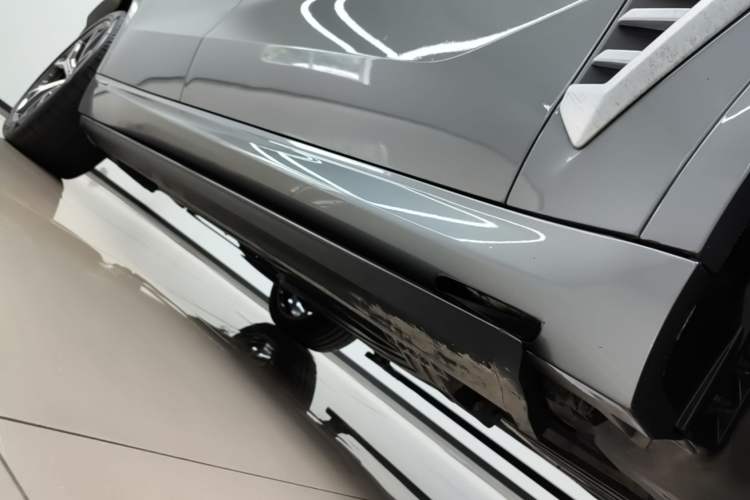 Used BMW X5 2023 xDrive 30Li Luxury M Sport Package Right Side Sill