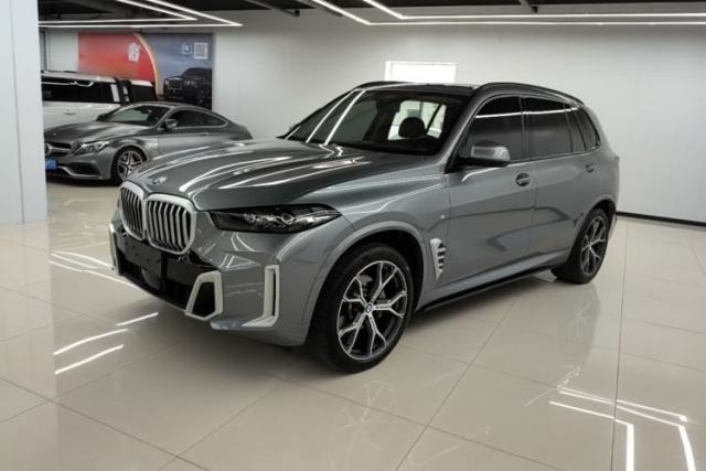 Używany BMW X5 2023 xDrive 30Li Luxury M Sport Package