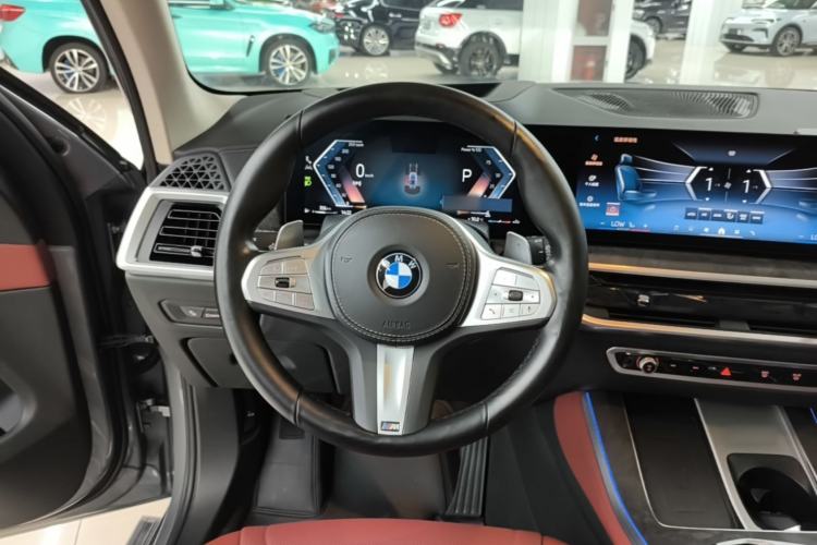 Used BMW X5 2023 xDrive 30Li Luxury M Sport Package Steering Wheel