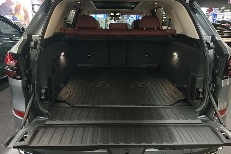 Used BMW X5 2023 xDrive 30Li M Sport Package Trunk