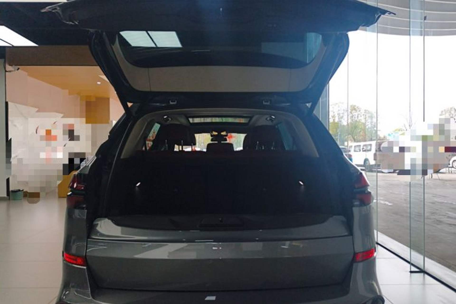 Used BMW X5 2023 xDrive 30Li Luxury M Sport Package Trunk