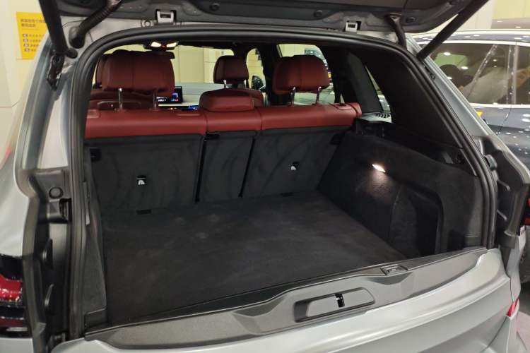 Used BMW X5 2023 xDrive 40Li M Sport Night Edition Package Trunk