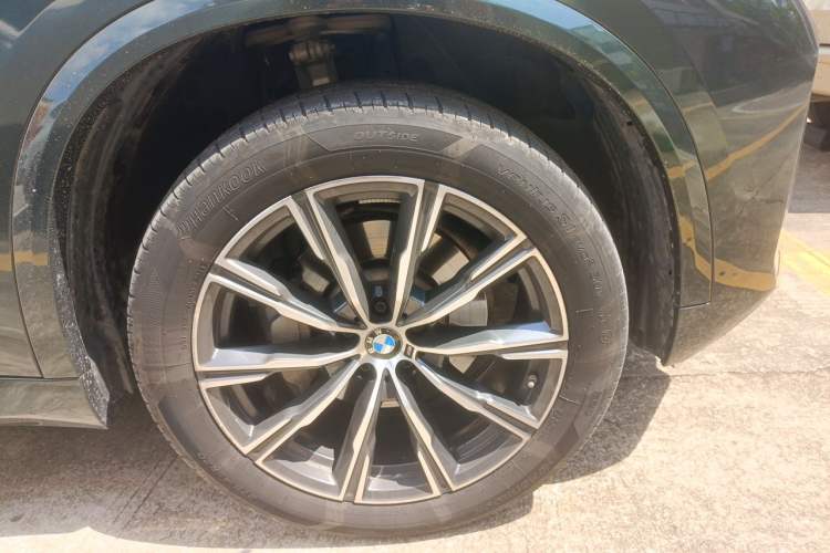 Used BMW X5 2023 xDrive 30Li M Sport Package Right Front Wheel Hub