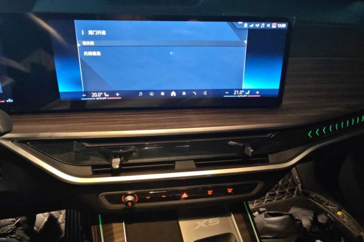 Used BMW X5 2023 xDrive 40Li M Sport Night Edition Package Audio And AC Panel