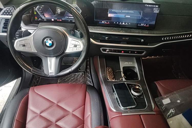 Used BMW X5 2023 xDrive 30Li Luxury M Sport Night Edition Package Center Console