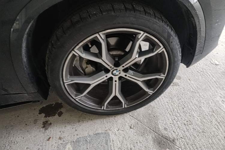 Used BMW X5 2023 xDrive 30Li Luxury M Sport Night Edition Package Right Front Wheel Hub