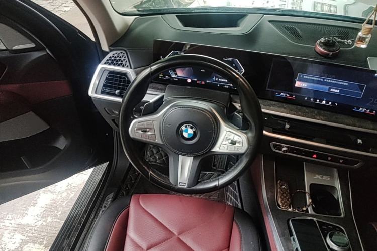 Used BMW X5 2023 xDrive 30Li Luxury M Sport Night Edition Package Steering Wheel