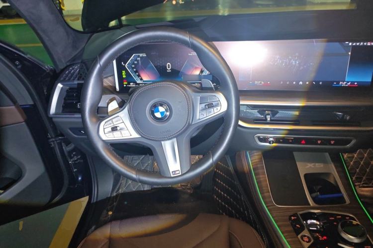 Used BMW X5 2023 xDrive 40Li M Sport Night Edition Package Steering Wheel