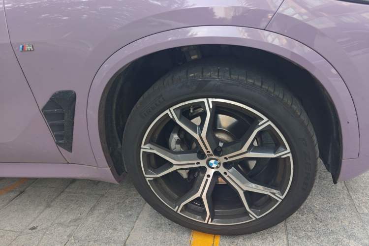 Used BMW X5 2023 xDrive 30Li Luxury M Sport Night Edition Package Right Front Wheel Hub