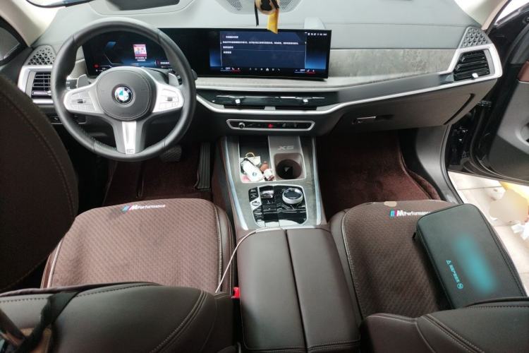 Used BMW X5 2023 xDrive 30Li Luxury M Sport Night Edition Package Center Console