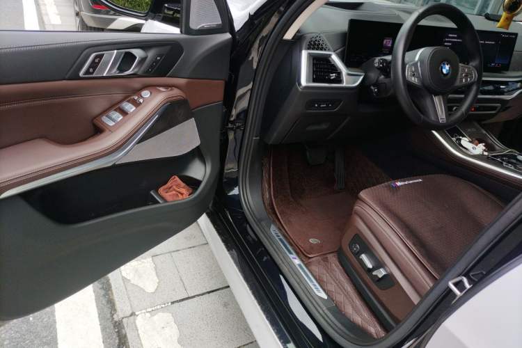 Used BMW X5 2023 xDrive 30Li Luxury M Sport Night Edition Package Driver Seat