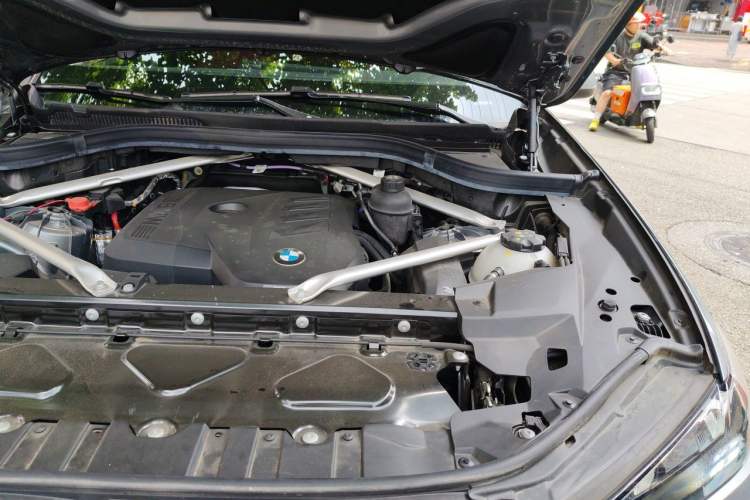 Used BMW X5 2023 xDrive 30Li M Sport Package Engine Bay Left