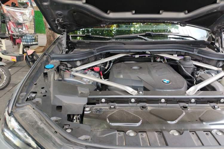 Used BMW X5 2023 xDrive 30Li M Sport Package Engine Bay Right