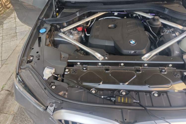 Used BMW X5 2023 xDrive 30Li M Sport Package Engine Bay Right