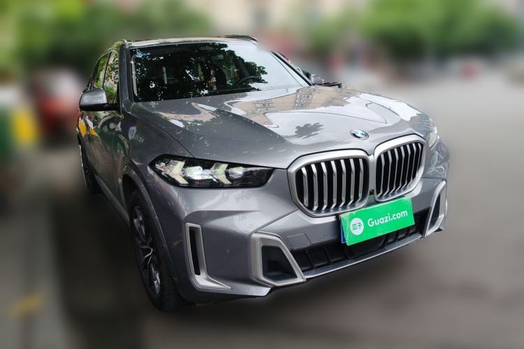 Used BMW X5 2023 xDrive 30Li M Sport Package Front Right 45 Deg