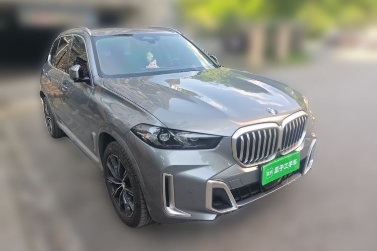 Used BMW X5 2023 xDrive 30Li M Sport Package Front Right 45 Deg