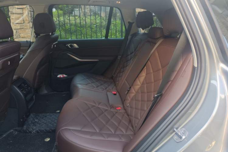 Used BMW X5 2023 xDrive 30Li M Sport Package Left Rear Seat