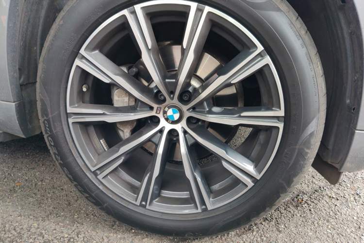Used BMW X5 2023 xDrive 30Li M Sport Package Right Front Wheel Hub