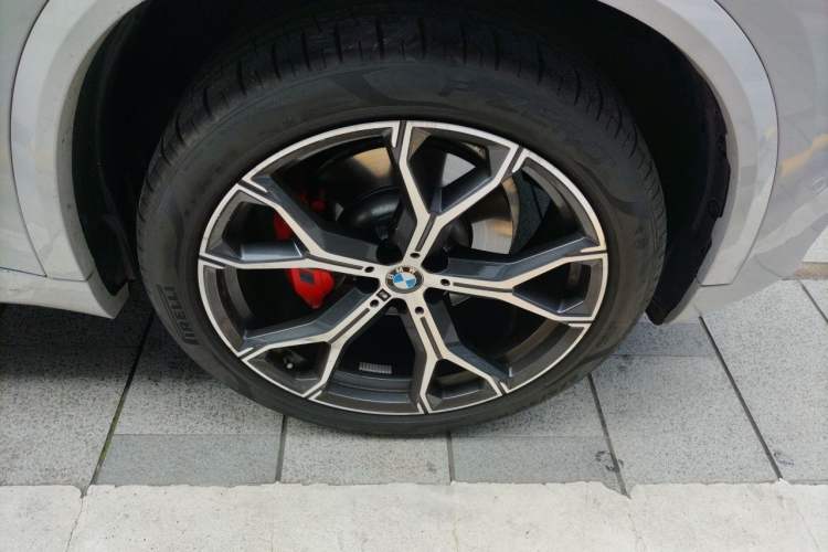 Used BMW X5 2023 xDrive 30Li Luxury M Sport Night Edition Package Right Front Wheel Hub