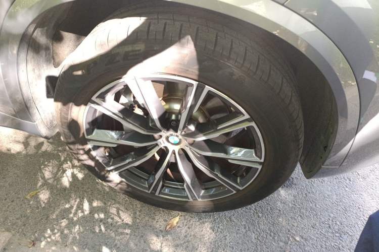 Used BMW X5 2023 xDrive 30Li M Sport Package Right Front Wheel Hub