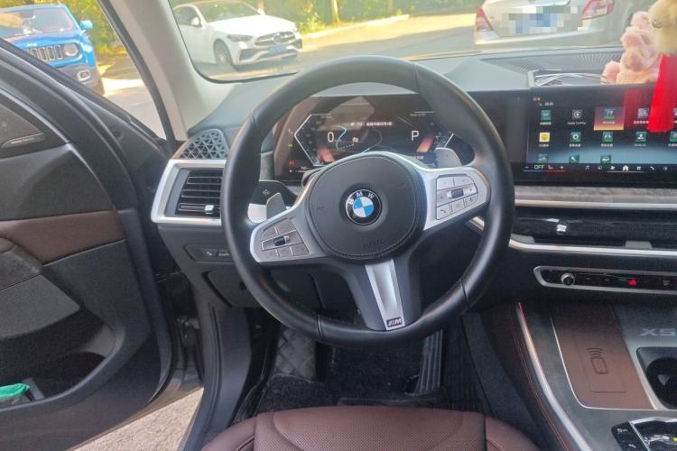 Used BMW X5 2023 xDrive 30Li M Sport Package Steering Wheel