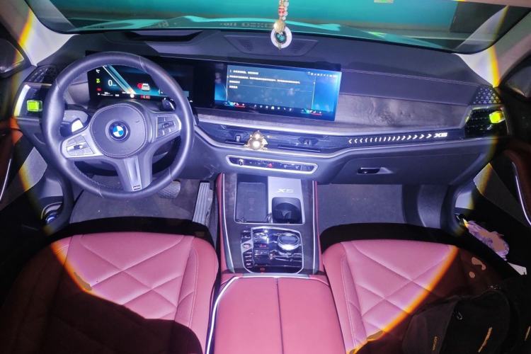 Used BMW X5 2023 xDrive 30Li Luxury M Sport Package Center Console
