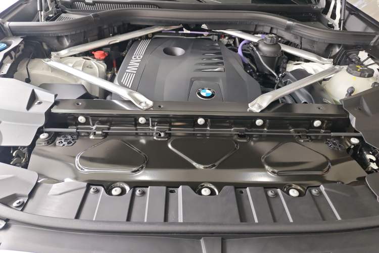 Used BMW X5 2023 xDrive 40Li M Sport Package Engine Bay