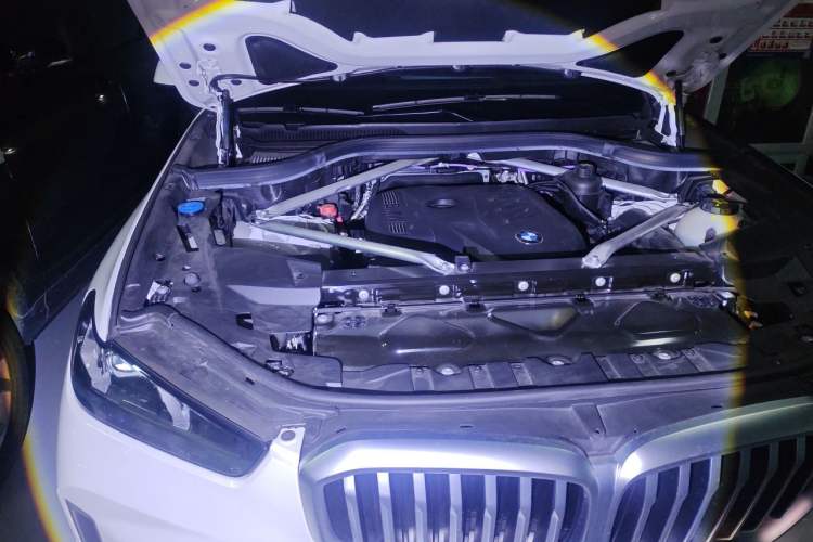 Used BMW X5 2023 xDrive 30Li Luxury M Sport Package Engine Bay Right