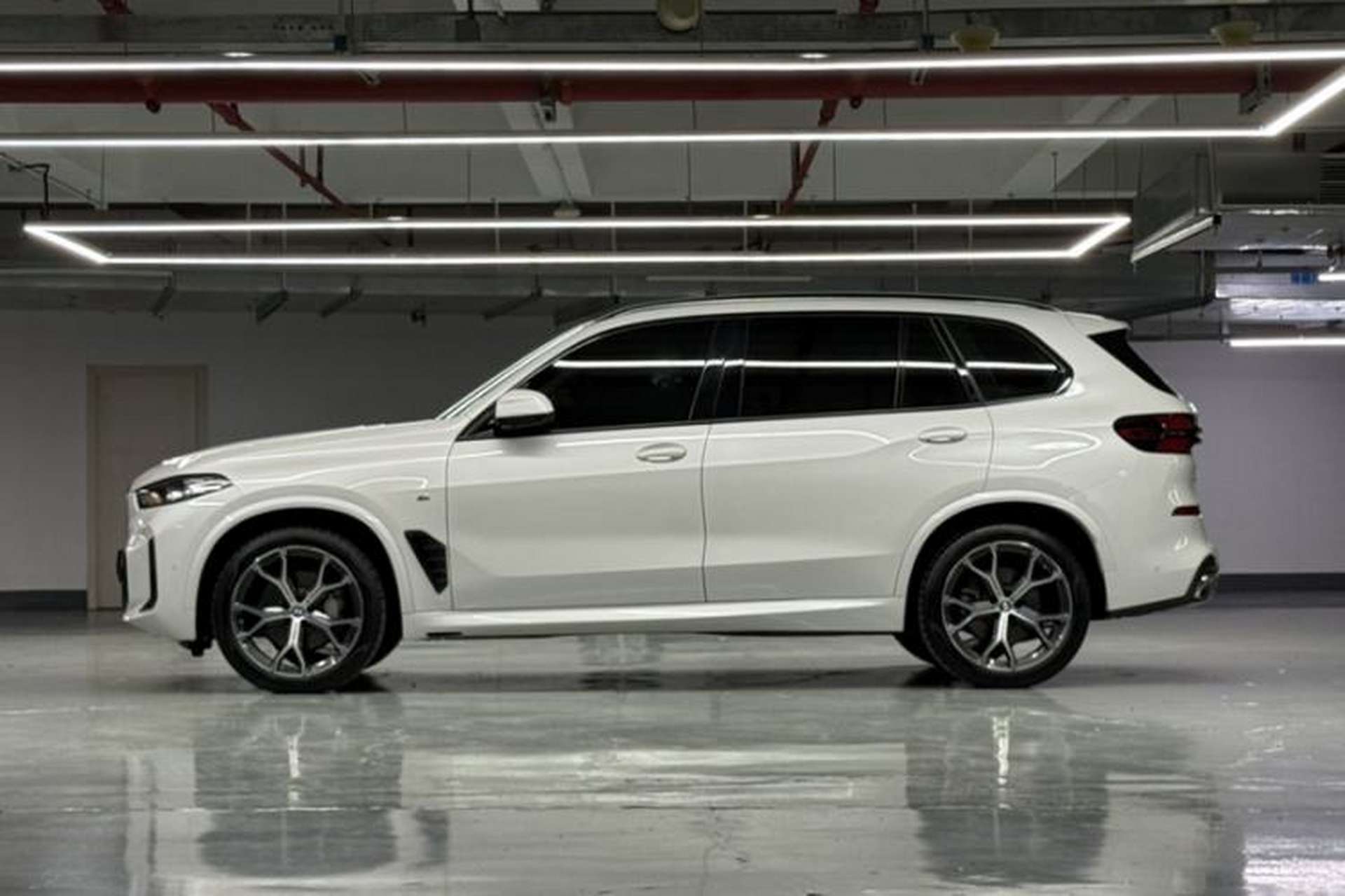 Used BMW X5 2023 xDrive 30Li Luxury M Sport Package Exterior 3