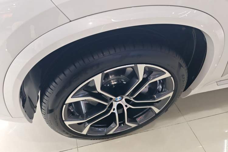 Used BMW X5 2023 xDrive 40Li M Sport Package Exterior 4