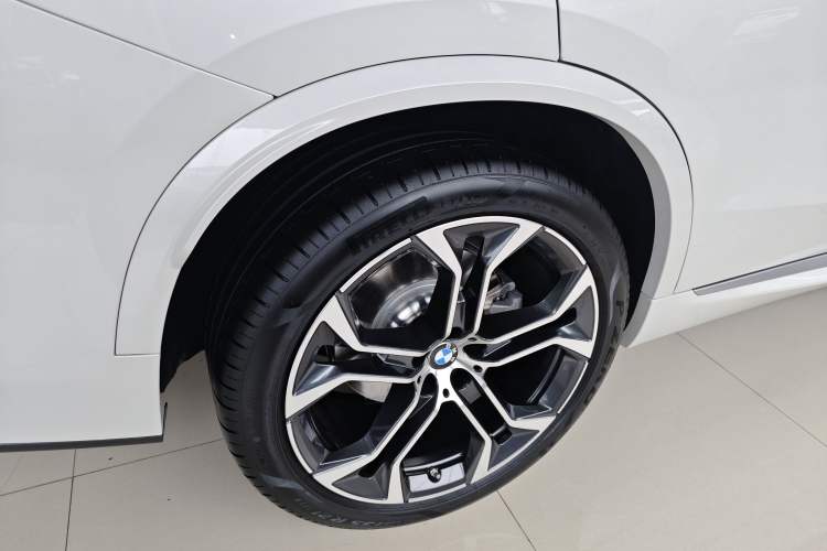 Used BMW X5 2023 xDrive 40Li M Sport Package Exterior 5