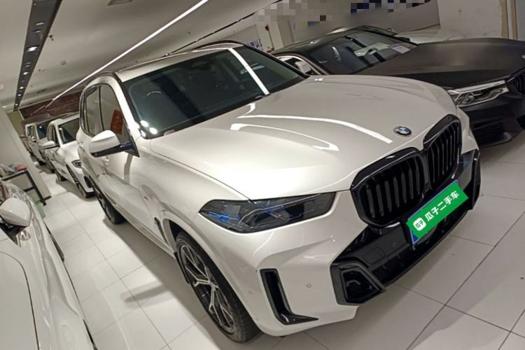 Used BMW X5 2023 xDrive 30Li Luxury M Sport Night Edition Package Front Right 45 Deg