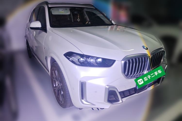 Used BMW X5 2023 xDrive 30Li Luxury M Sport Package Front Right 45 Deg