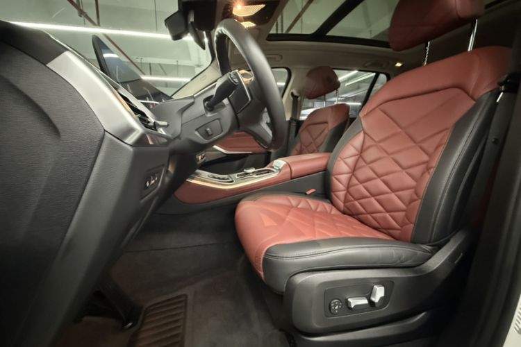Used BMW X5 2023 xDrive 30Li Luxury M Sport Package Interior 12