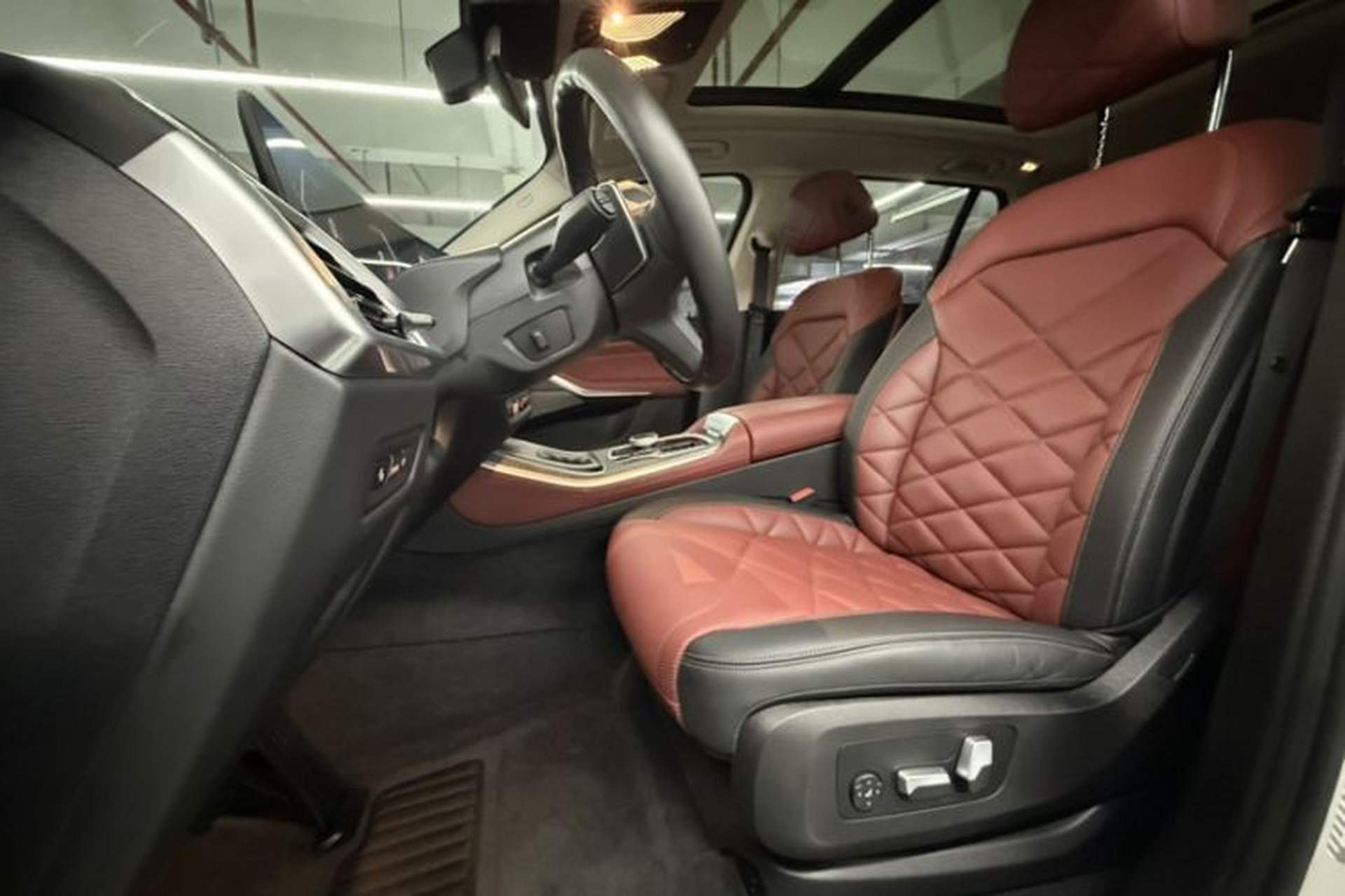 Used BMW X5 2023 xDrive 30Li Luxury M Sport Package Interior 12