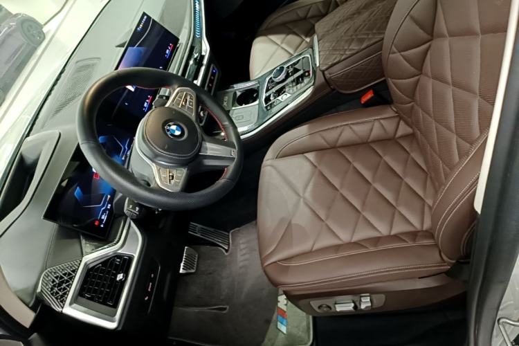 Used BMW X5 2023 xDrive 30Li Luxury M Sport Night Edition Package Left Front Seat